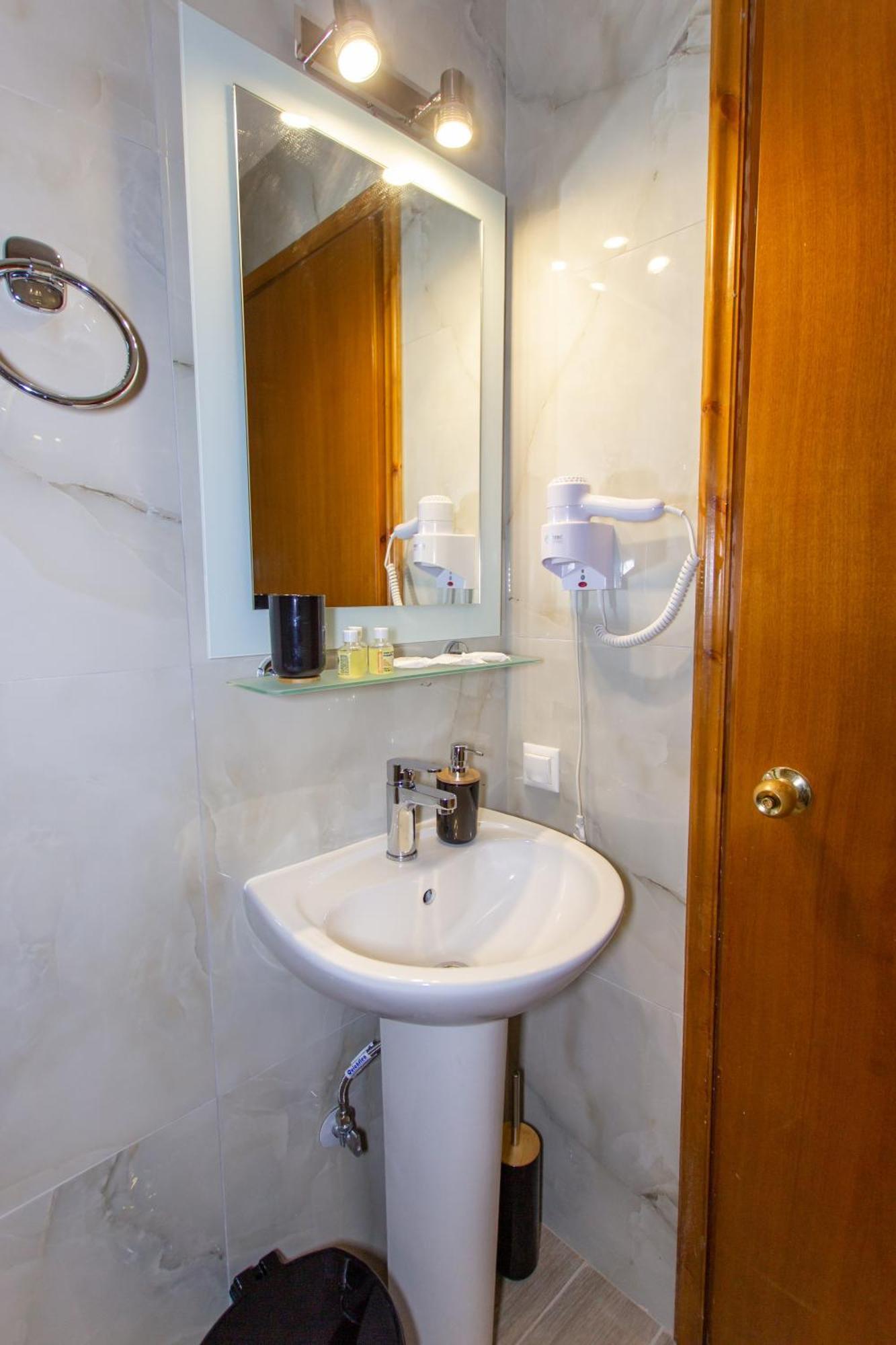 Athanasia Inn Vrasná المظهر الخارجي الصورة